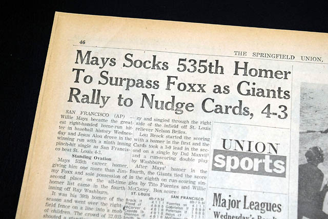 Willie Mays moves into 2nd all-time HRs...