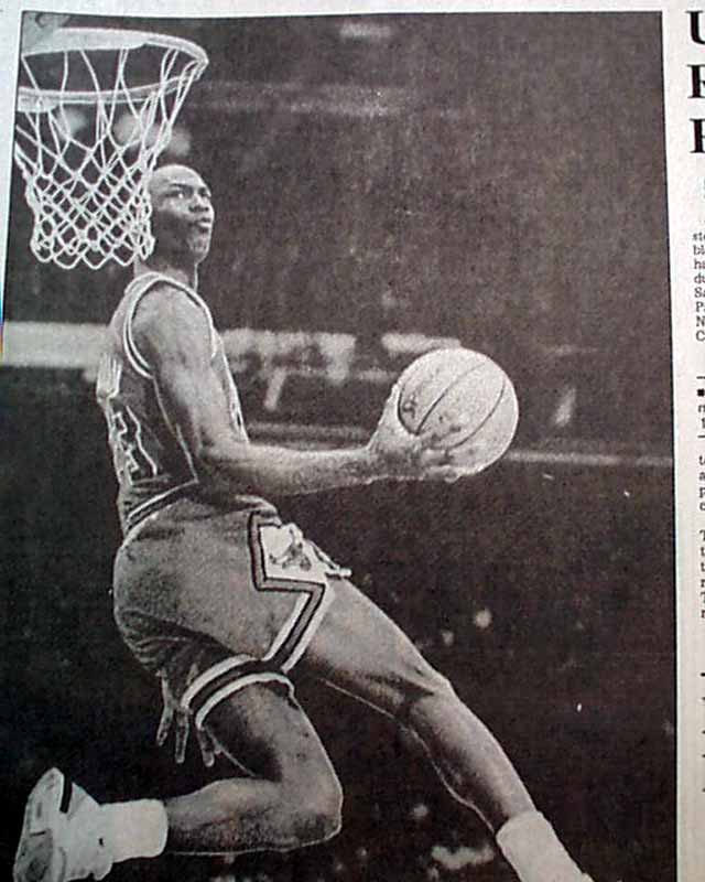 Basketball - Chicago Bulls - Michael Jordan 1988 Dunk Contest