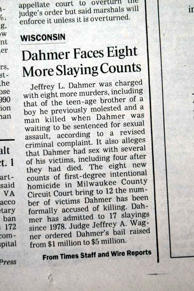 Jeffrey Dahmer arrest... serial killer...