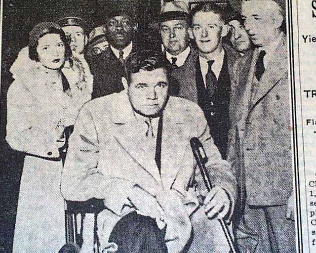 Babe Ruth sorrowfully pays his last tribute to Lou Gehrig in front