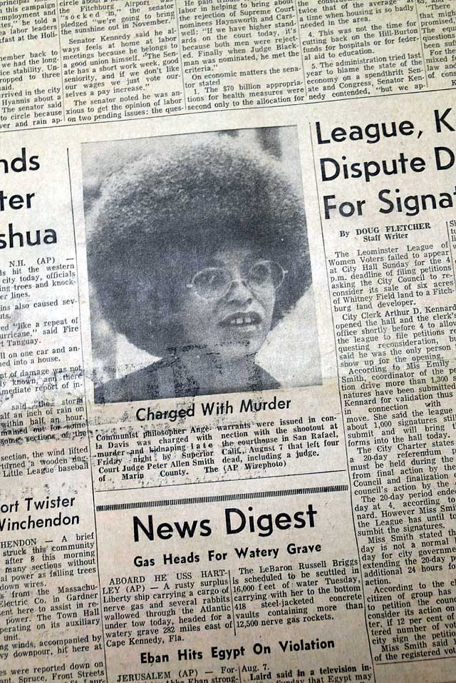 Angela Davis receives murder charge in 1970...